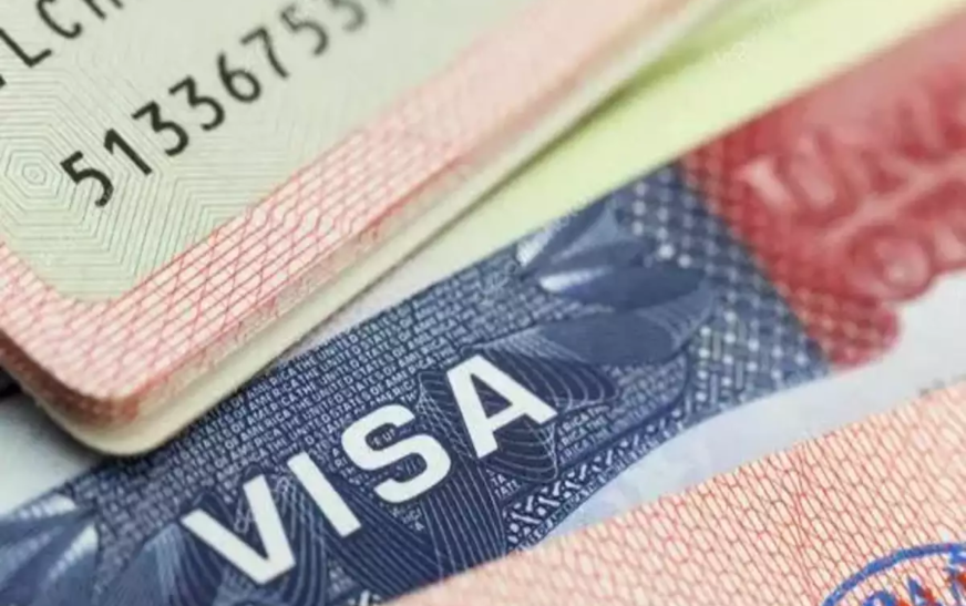 Can Laid-Off H-1B Visa Holders Switch to Tourist Visas? Here’s What USCIS Says