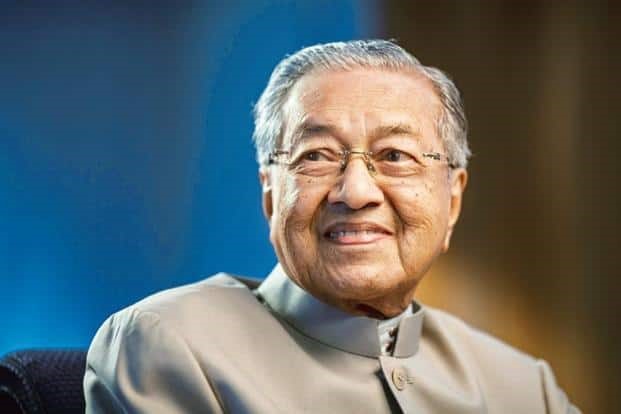 Mahathir Mohamad Denies Involvement in Corruption Probe, Vows Full Cooperation